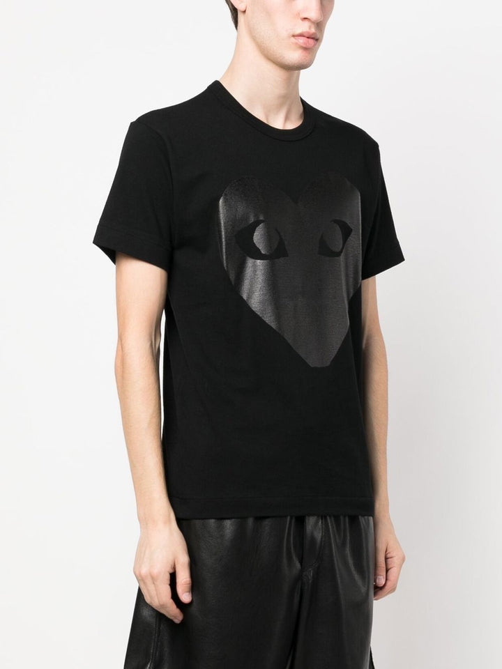 T-shirt nera stampa cuore