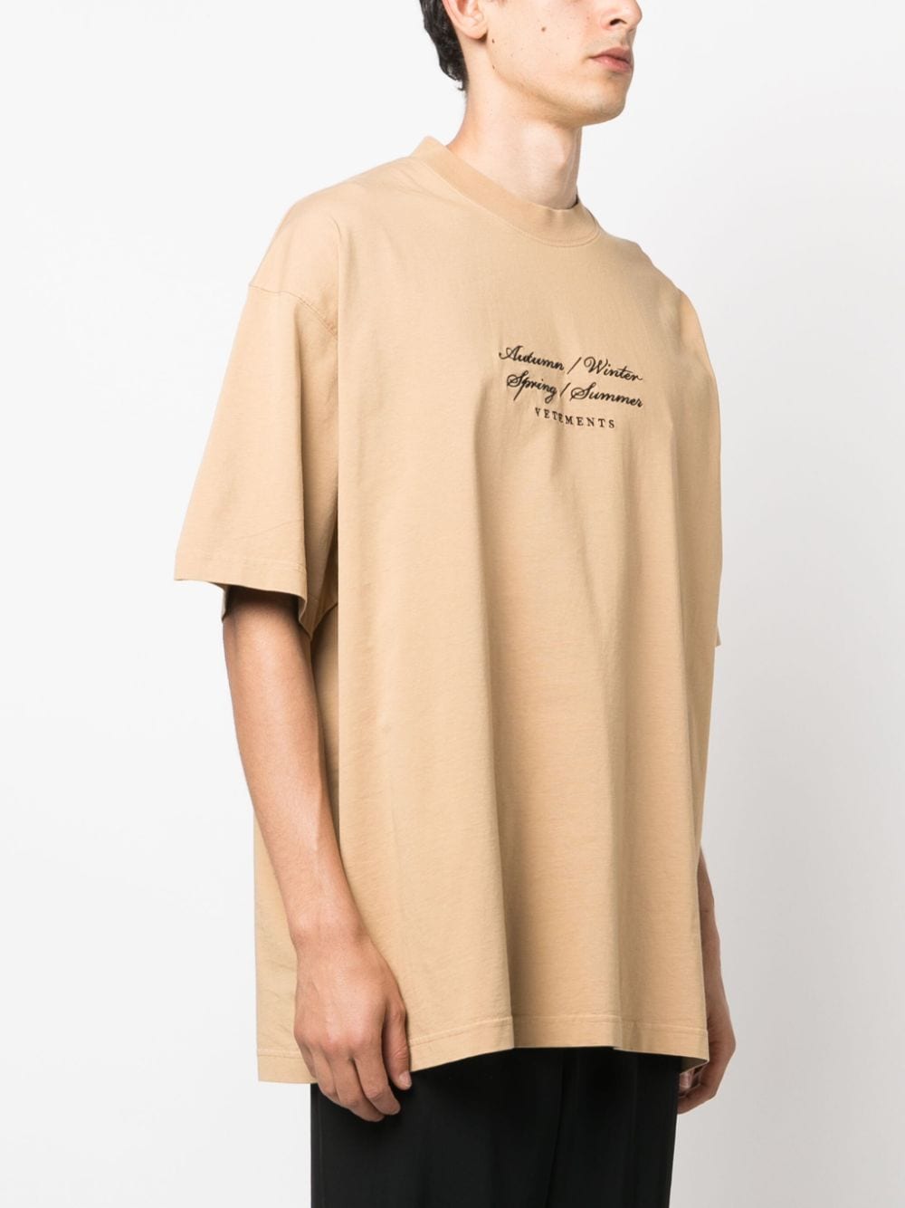 Vetements UE54TR140CCAMEL