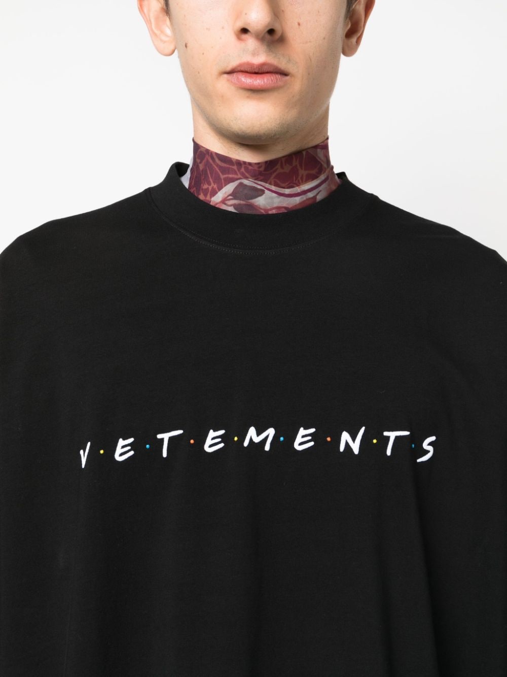 Vetements UE54TR270BBLACK