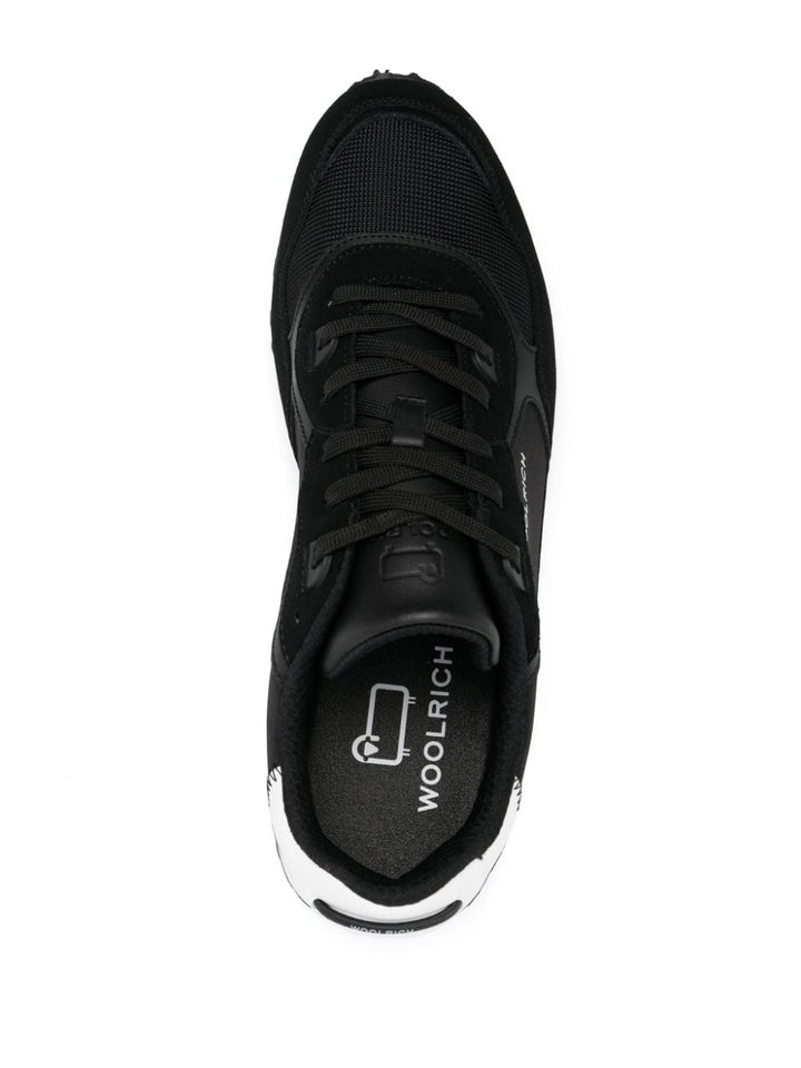 black retro sneaker