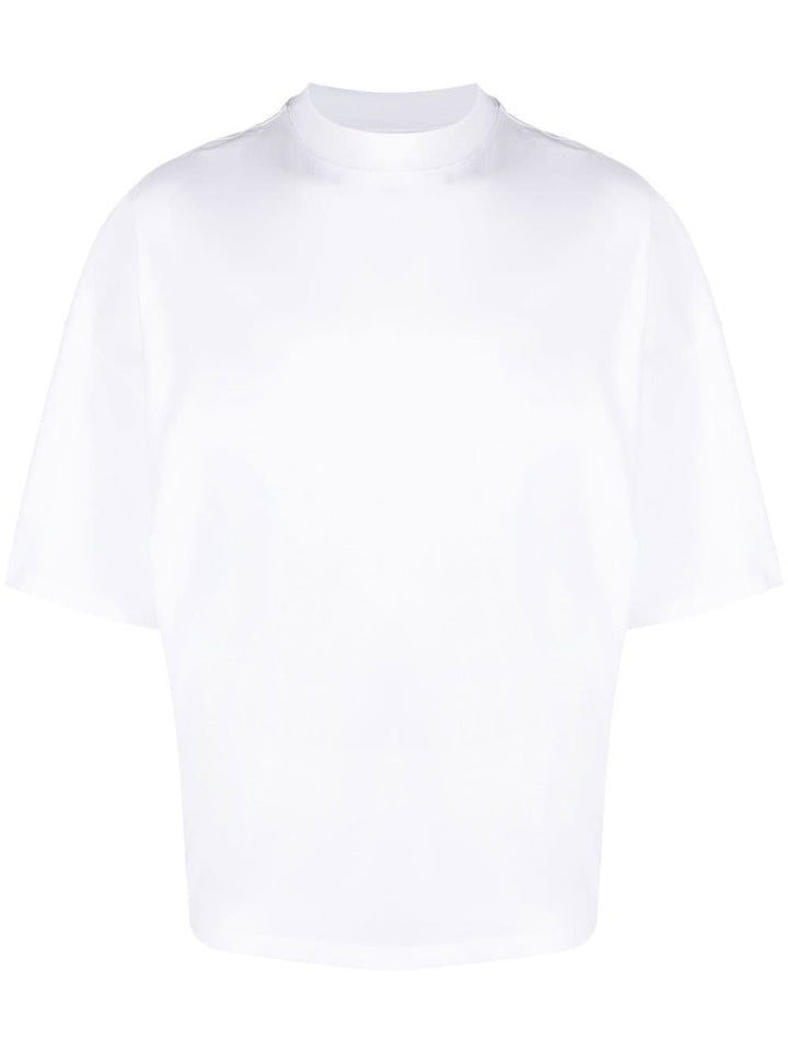 T-shirt over bianca