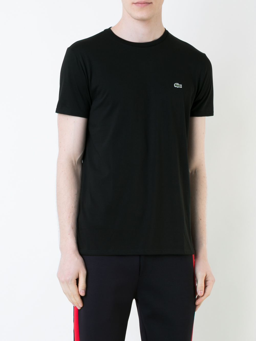 T-shirt nera basic