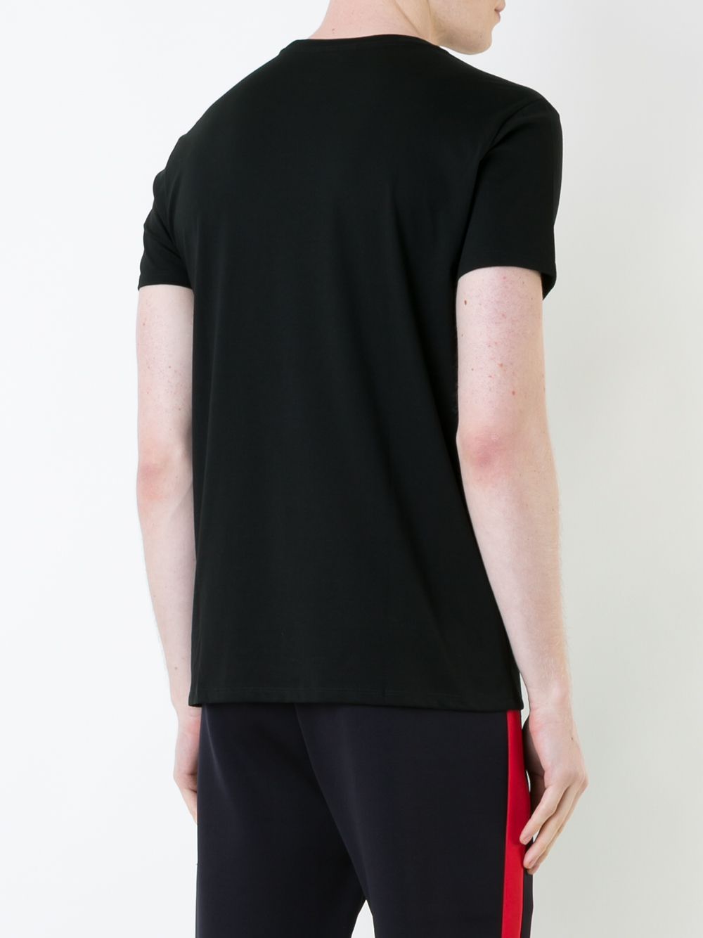 T-shirt nera basic