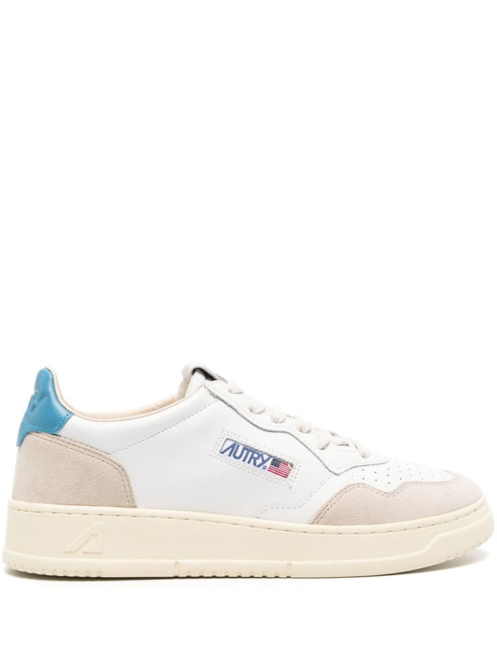 Medialist sneaker with light blue heel tab