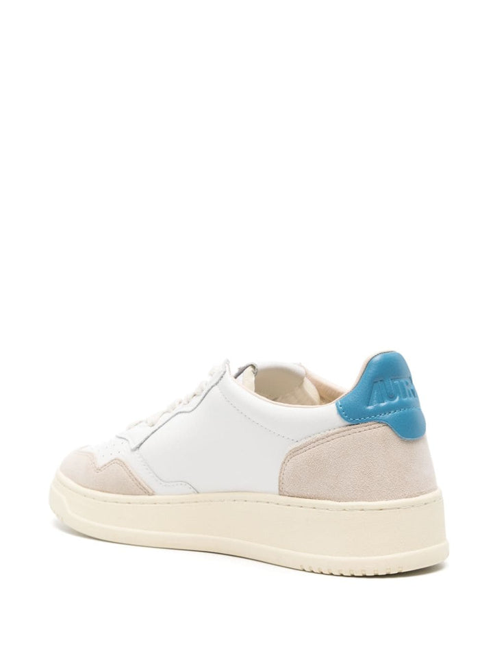 Medialist sneaker with light blue heel tab