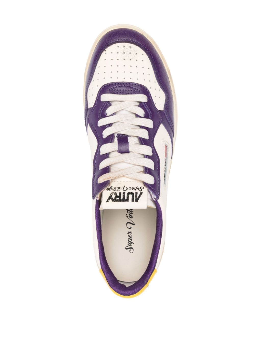 Sneaker supervintage bianca e viola
