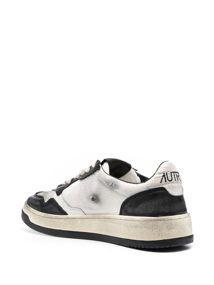 Supervintage black and white sneaker