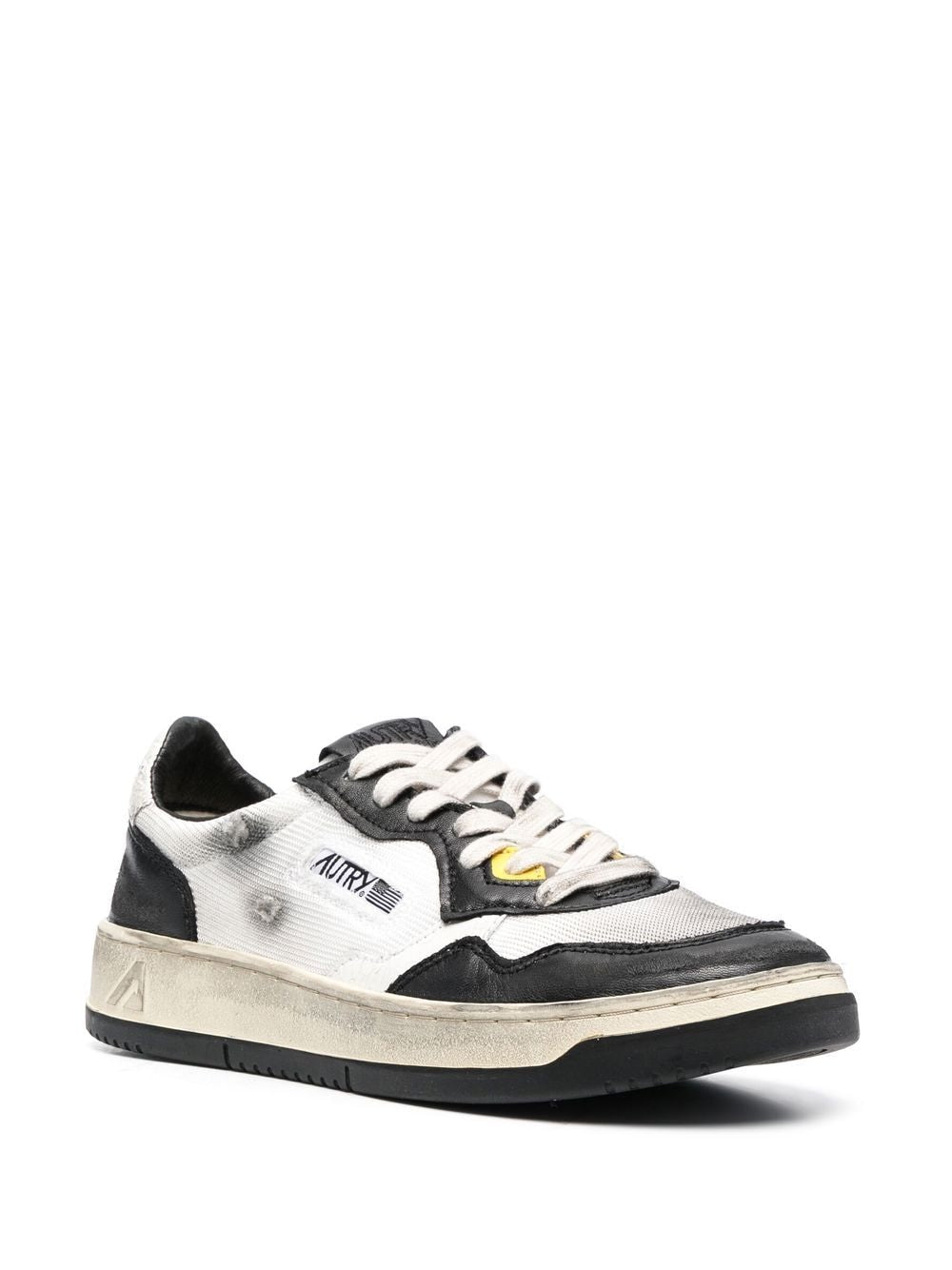 Sneaker supervintage bianca e nera