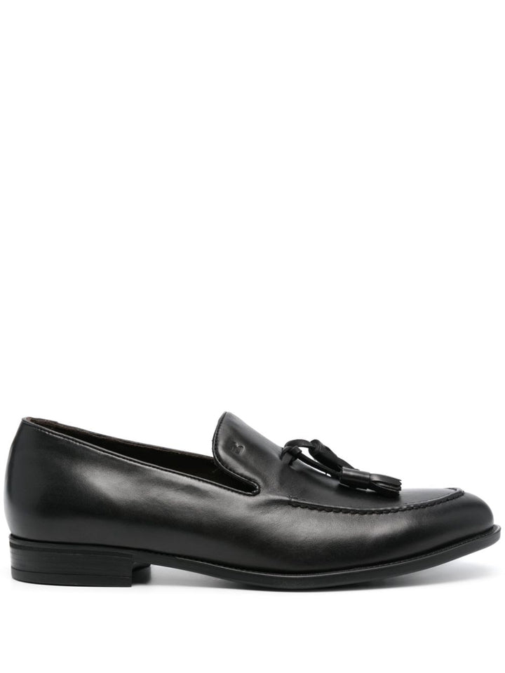 Black leather loafer with tassels