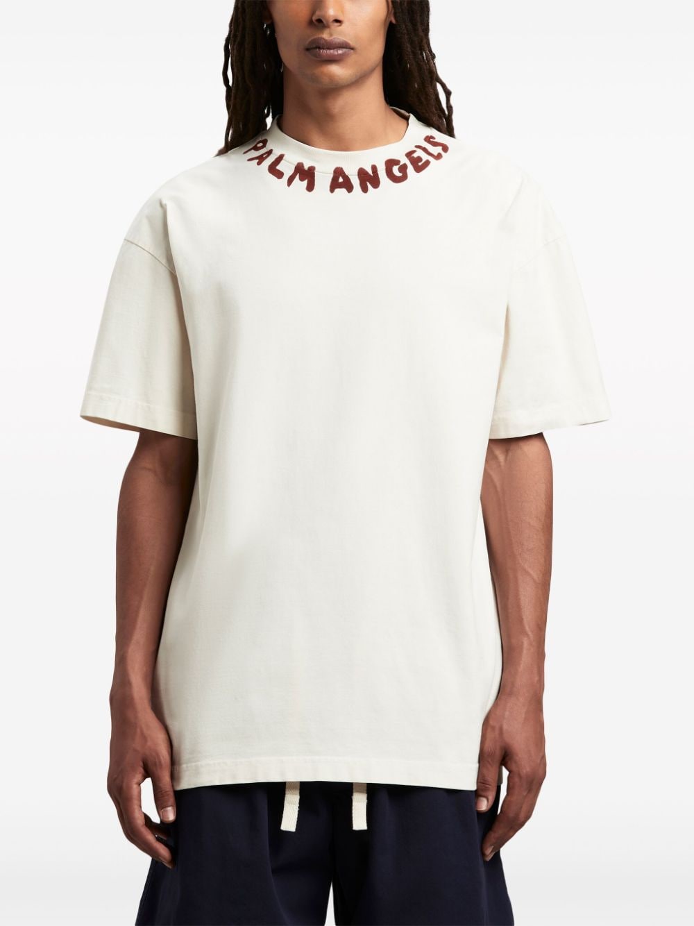 T-shirt blanc avec logo sur le cou
