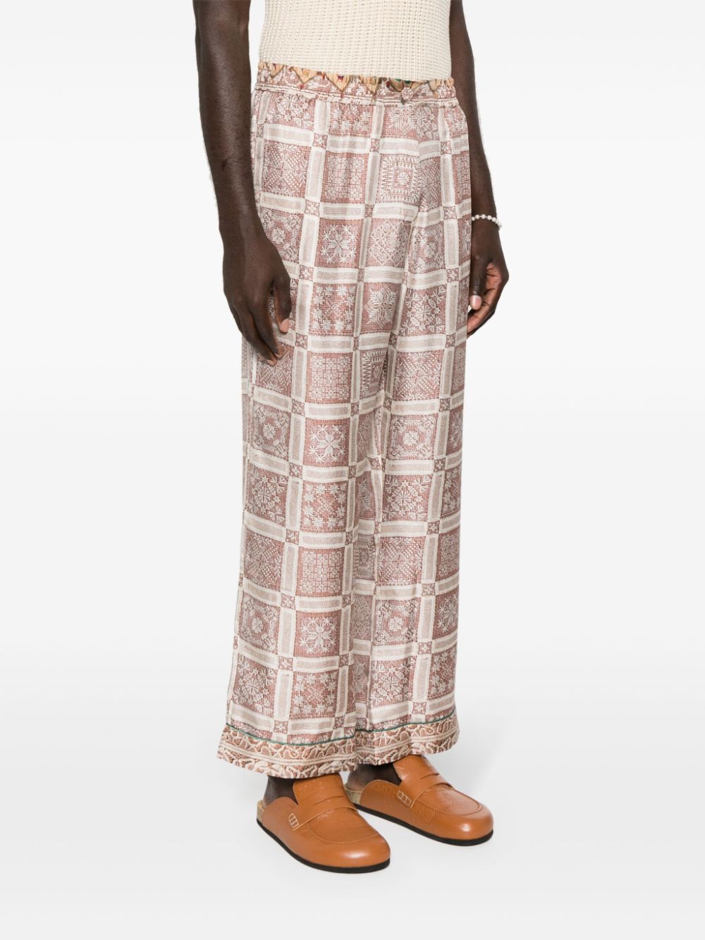 Aloe trousers with beige graphic print