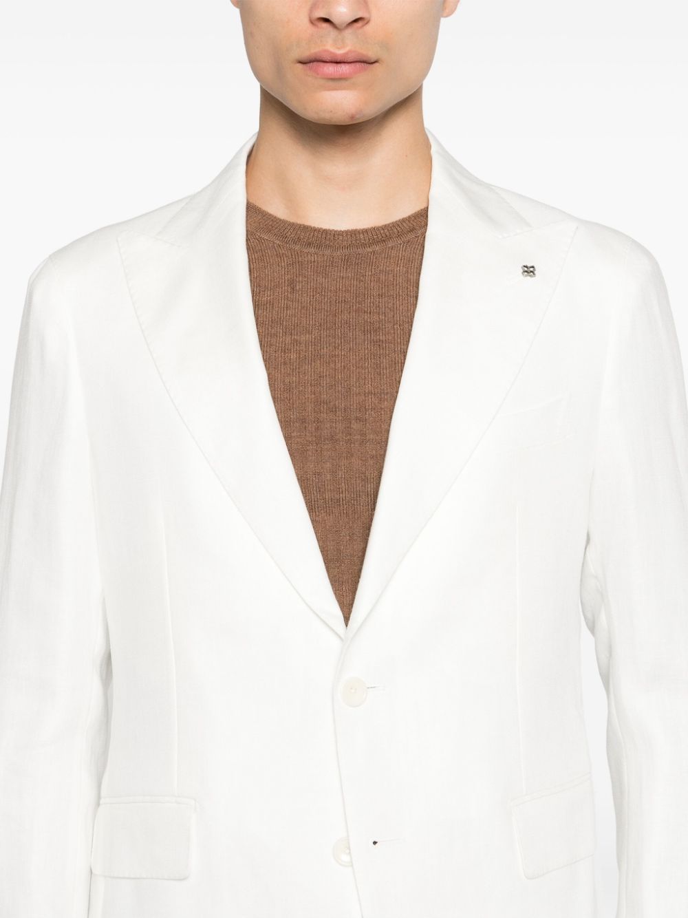White linen single-breasted suit