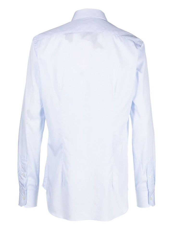 Chemise à fines rayures blanche et bleu clair