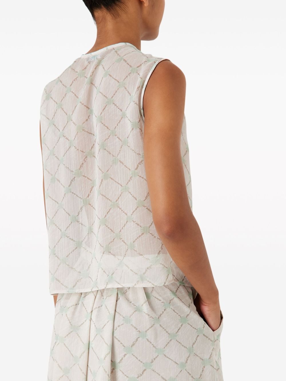 Sleeveless blouse with print