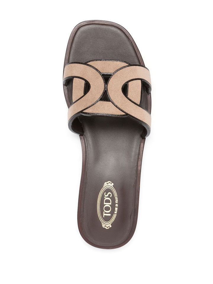 Sandals with flat sole