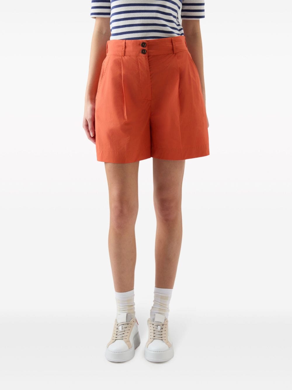 High-waisted shorts with pleats