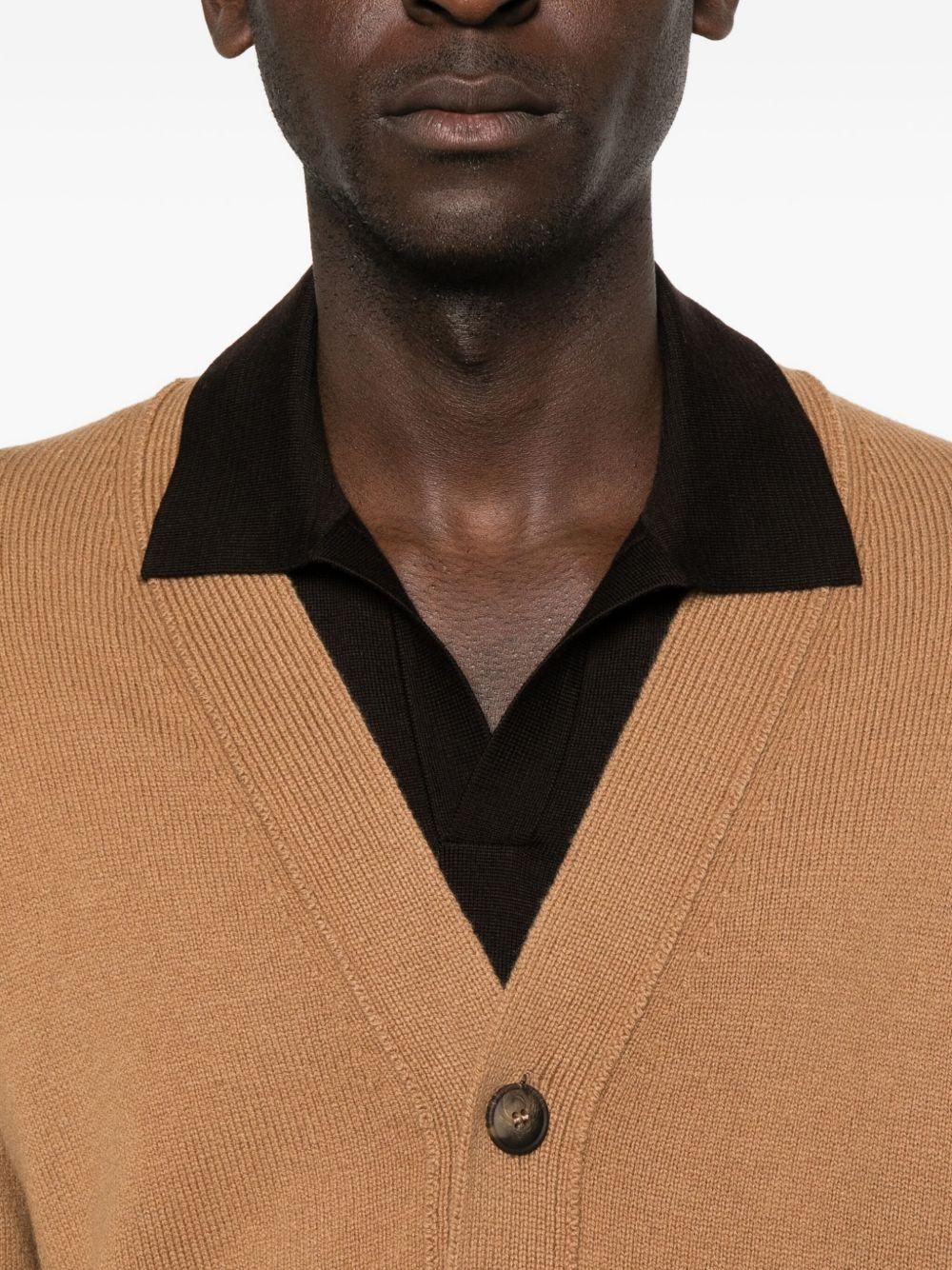 Cardigan con bottoni e scollo a V marrone 