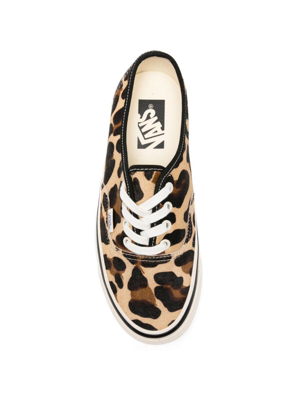 Scarpe con stampa leopardata 