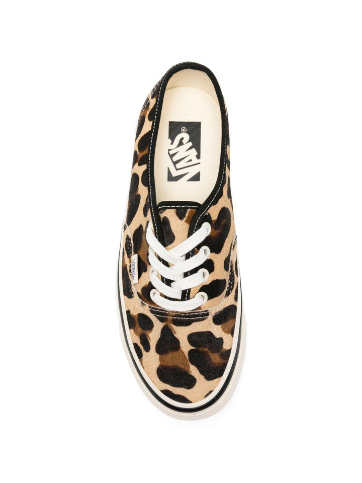 Scarpe con stampa leopardata 