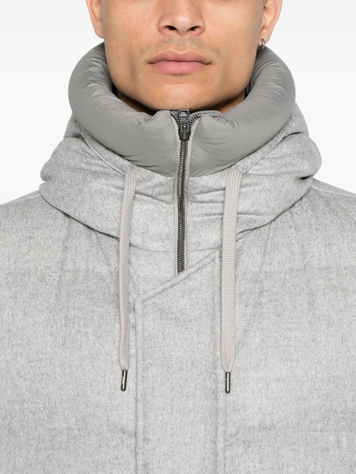 Piumino grigio in cashmere e seta 