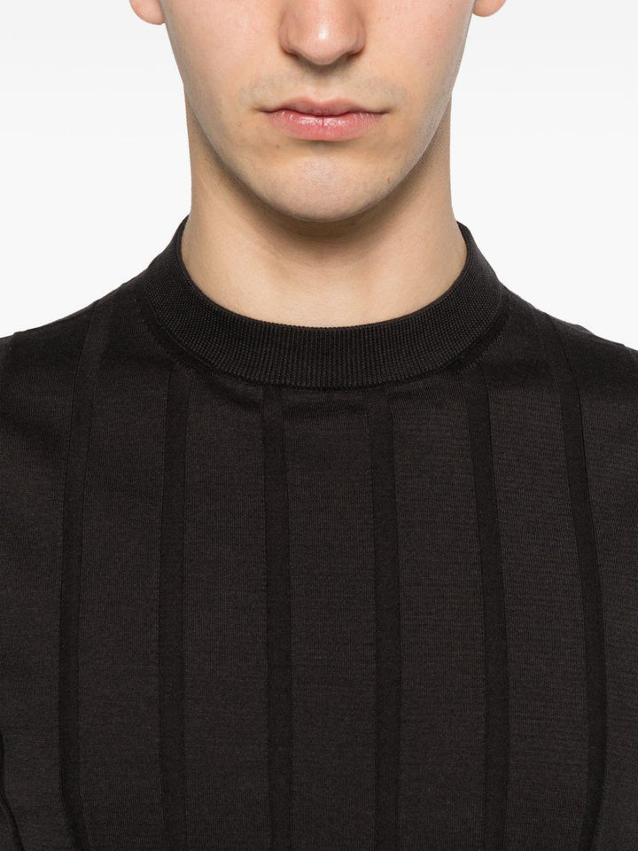 Maglia nera a maniche corte 
