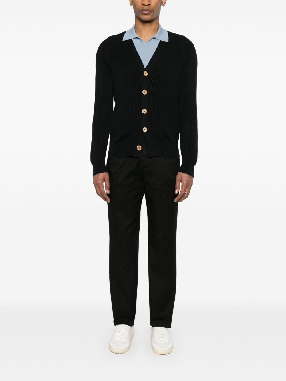 Cardigan nero con scollo a V 