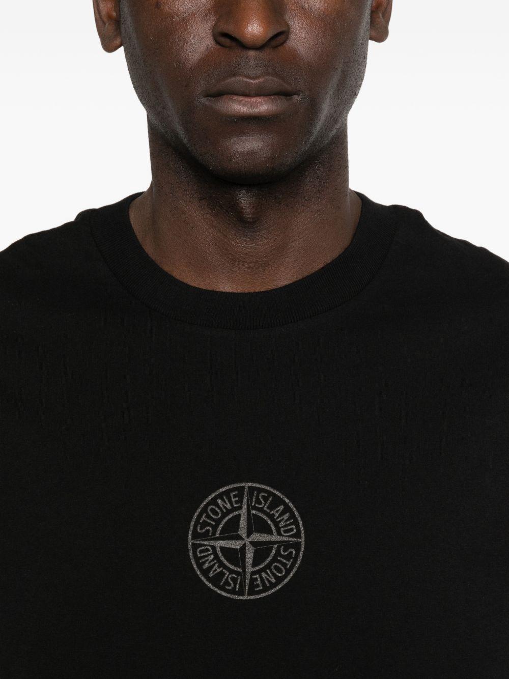 T-shirt nera con logo 