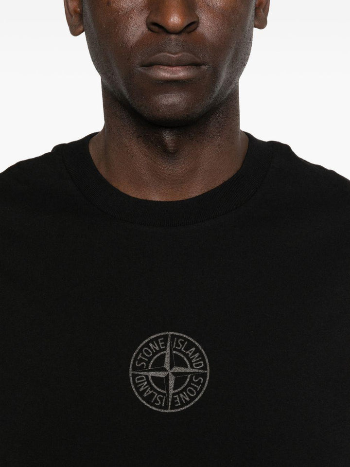T-shirt nera con logo 