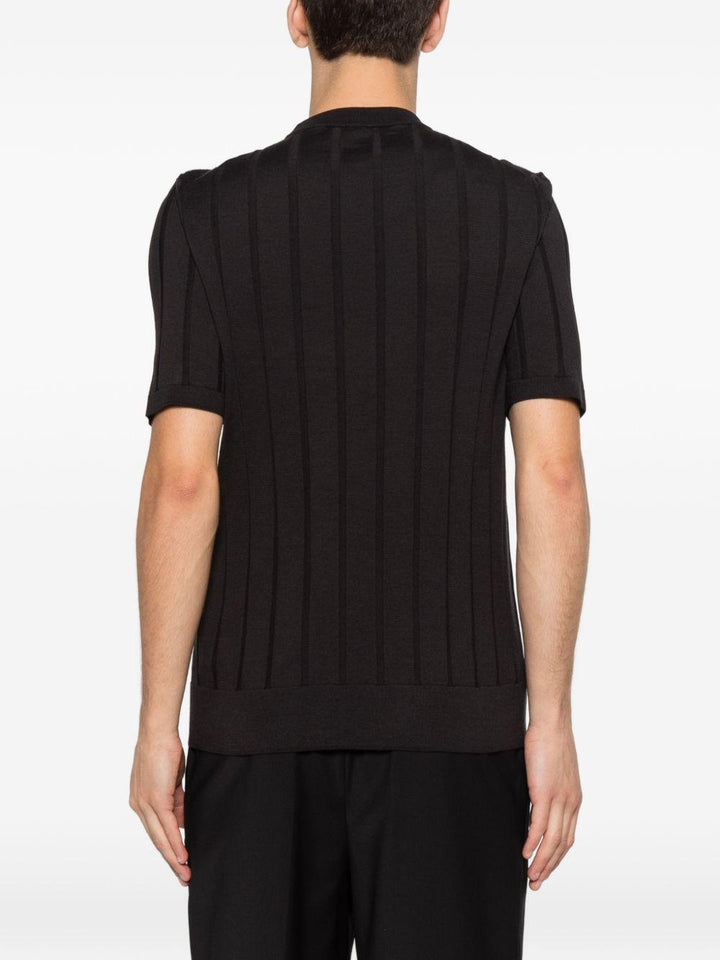Maglia nera a maniche corte 