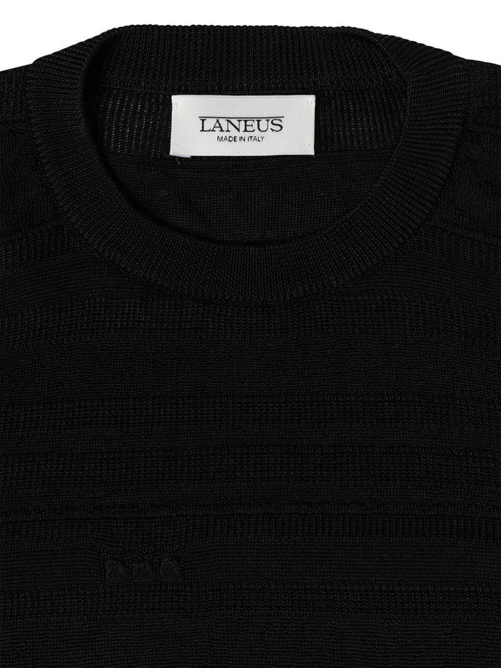 T-shirt nera in maglia con trasparenze 