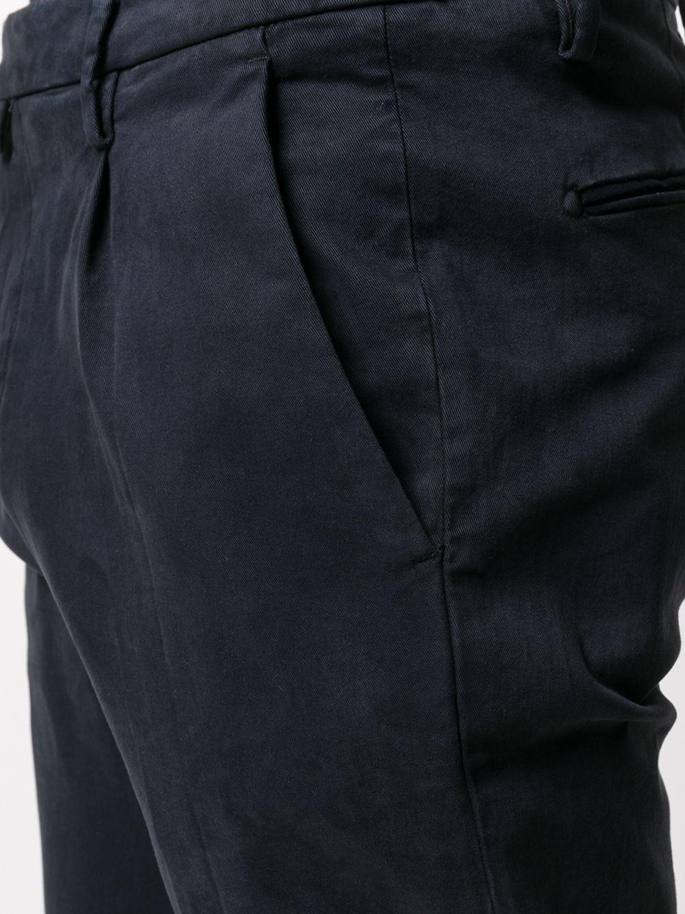 Pantaloni dritti con pieghe invertite 
