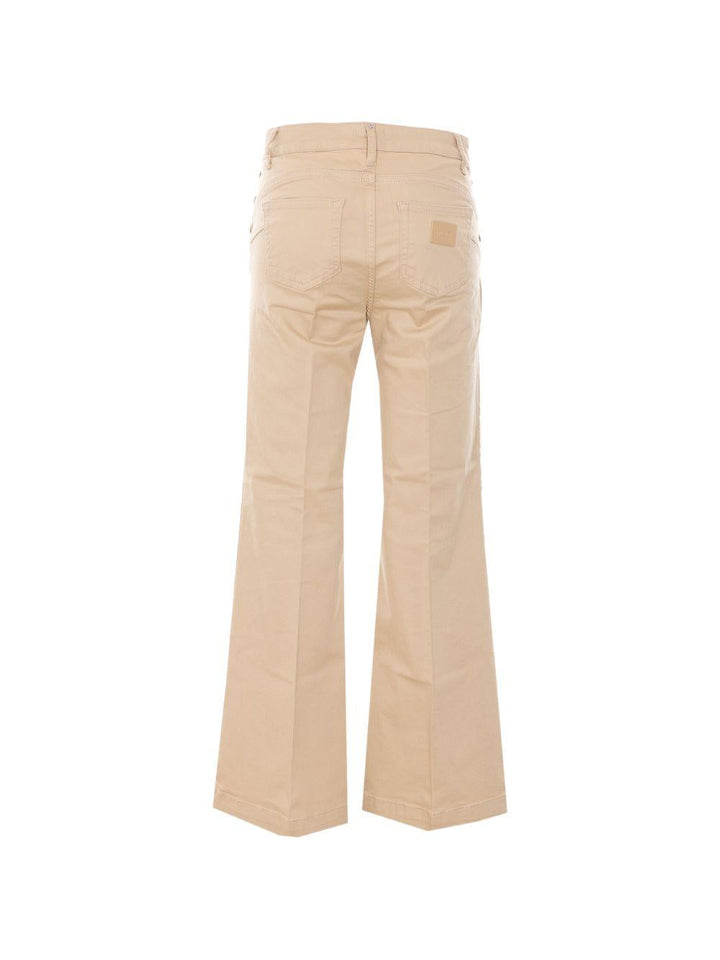 Pantaloni con bottoni 