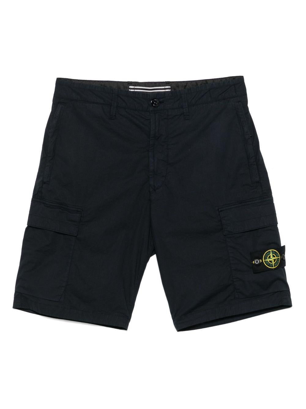 Cargo shorts blu navy con logo patch 