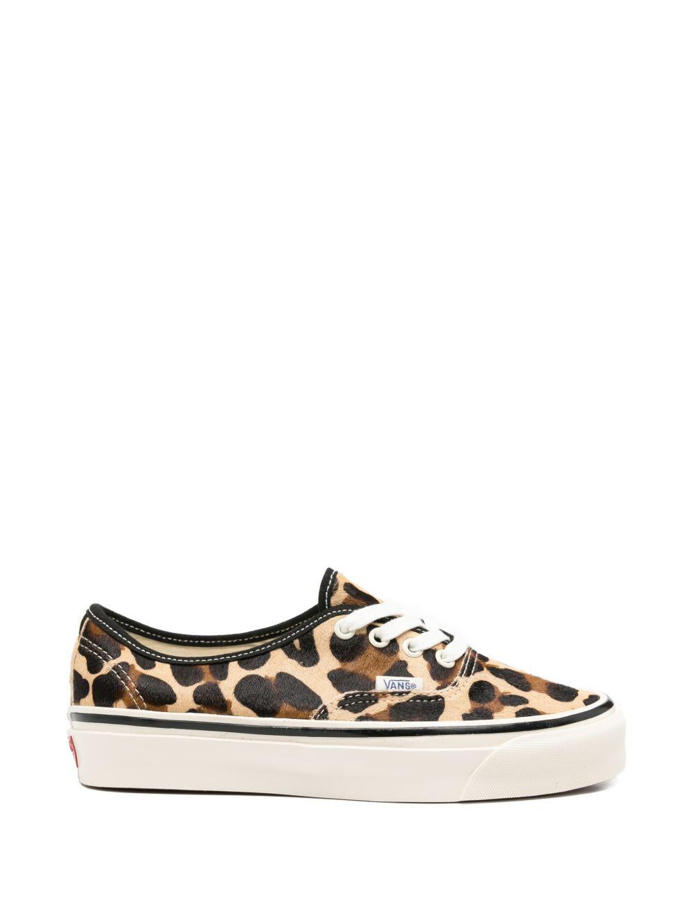 Scarpe con stampa leopardata 
