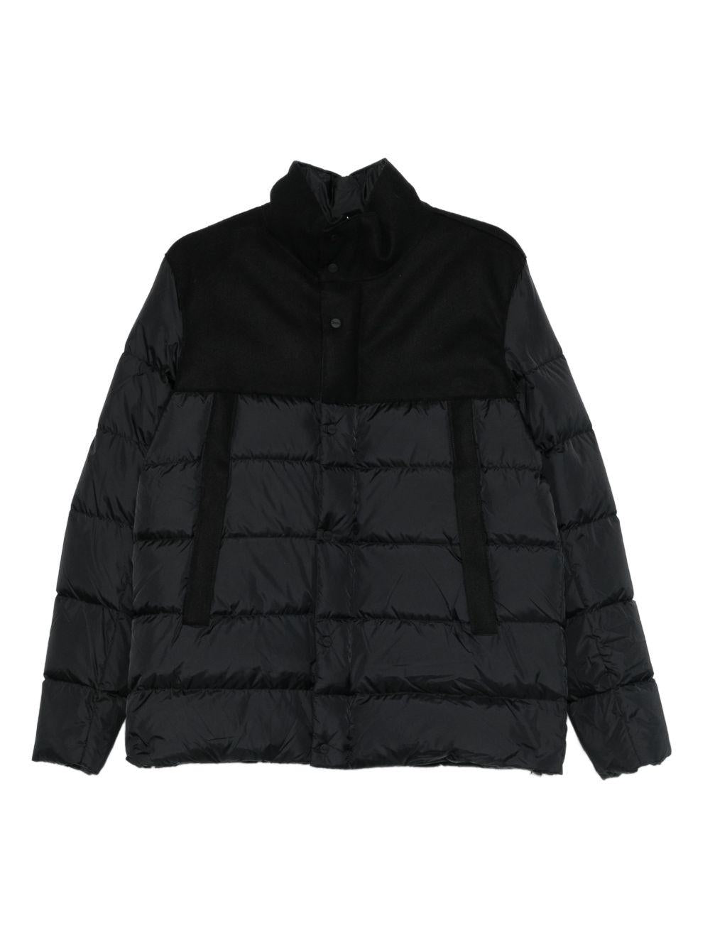 Giacca nera con zip e cappuccio 