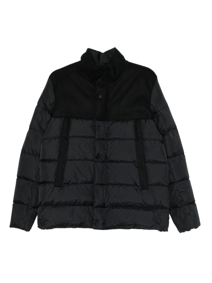 Giacca nera con zip e cappuccio 