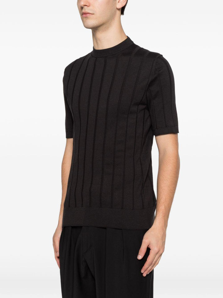 Maglia nera a maniche corte 