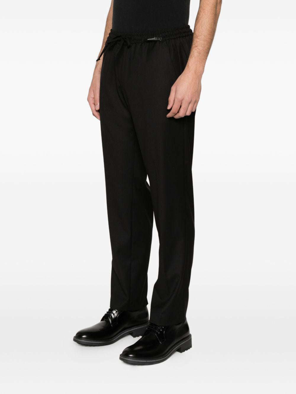 Pantaloni neri con coulisse 