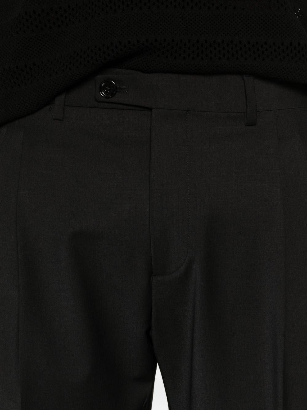 Pantaloni neri con risvolto 