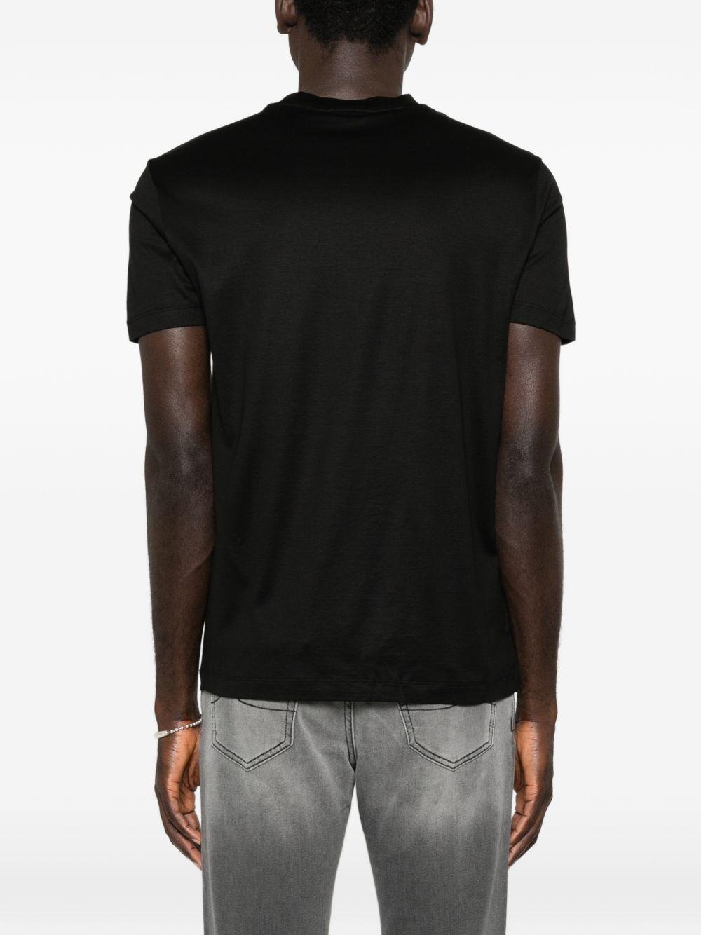 T-shirt nera 