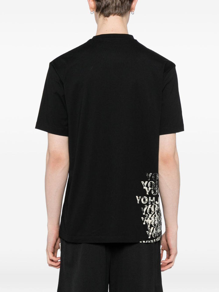 T-shirt nera con stampa frontale 