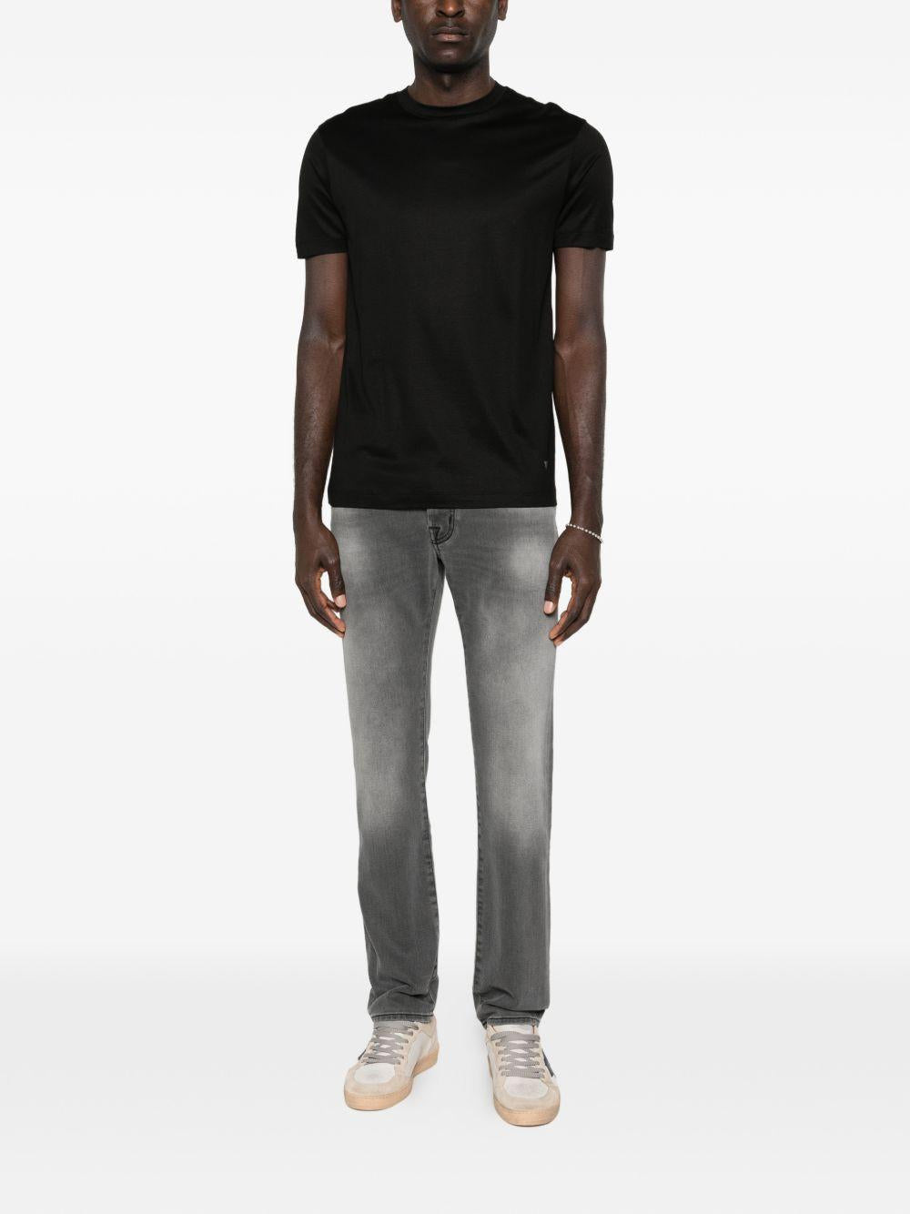 T-shirt nera 