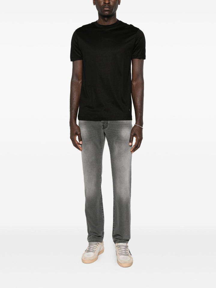 T-shirt nera 