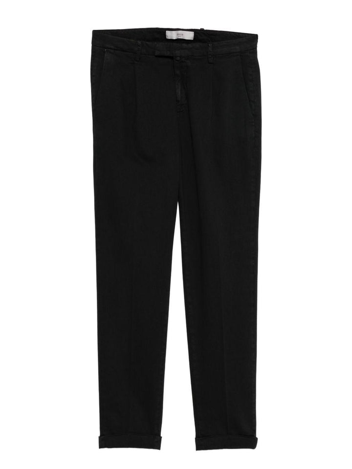 Chino nero con pieghe 
