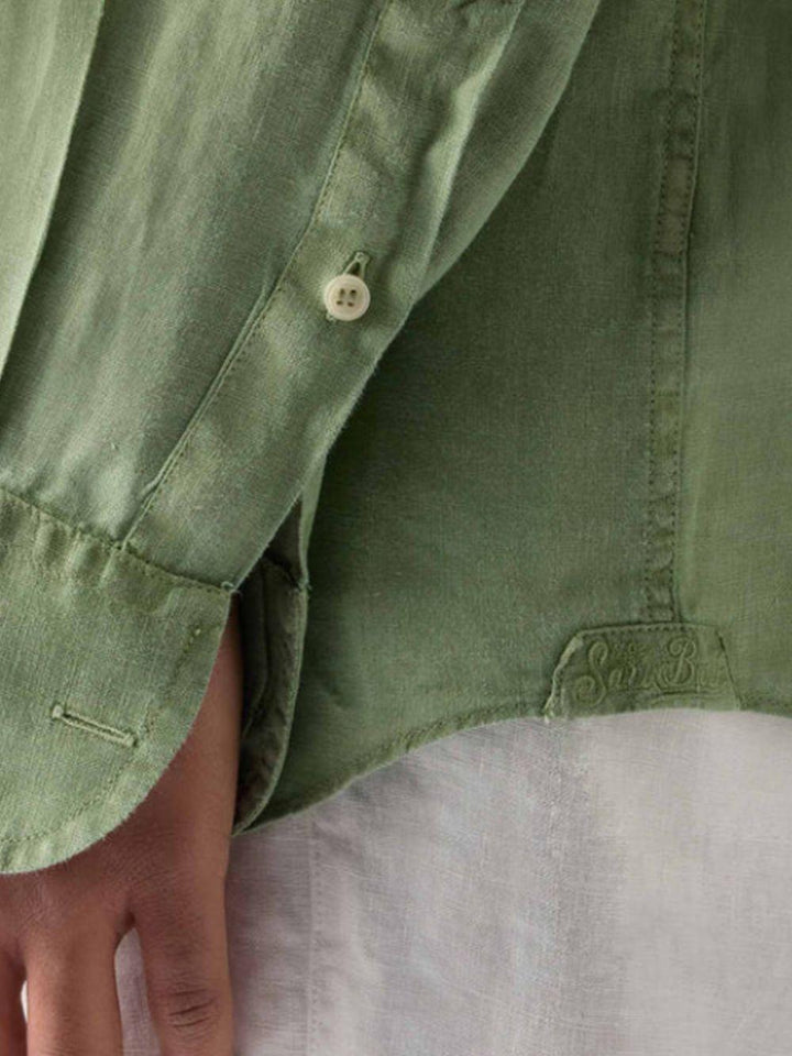 Camicia verde in lino con bottoni 