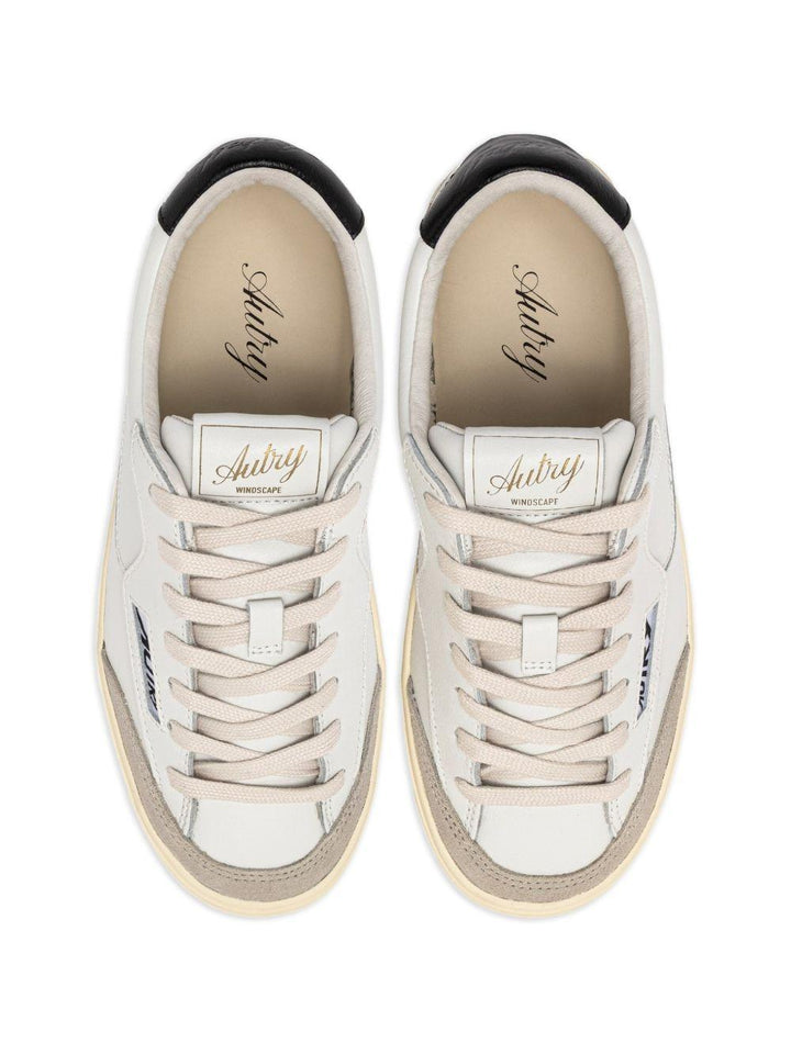 Sneakers bianche con pannelli in pelle 