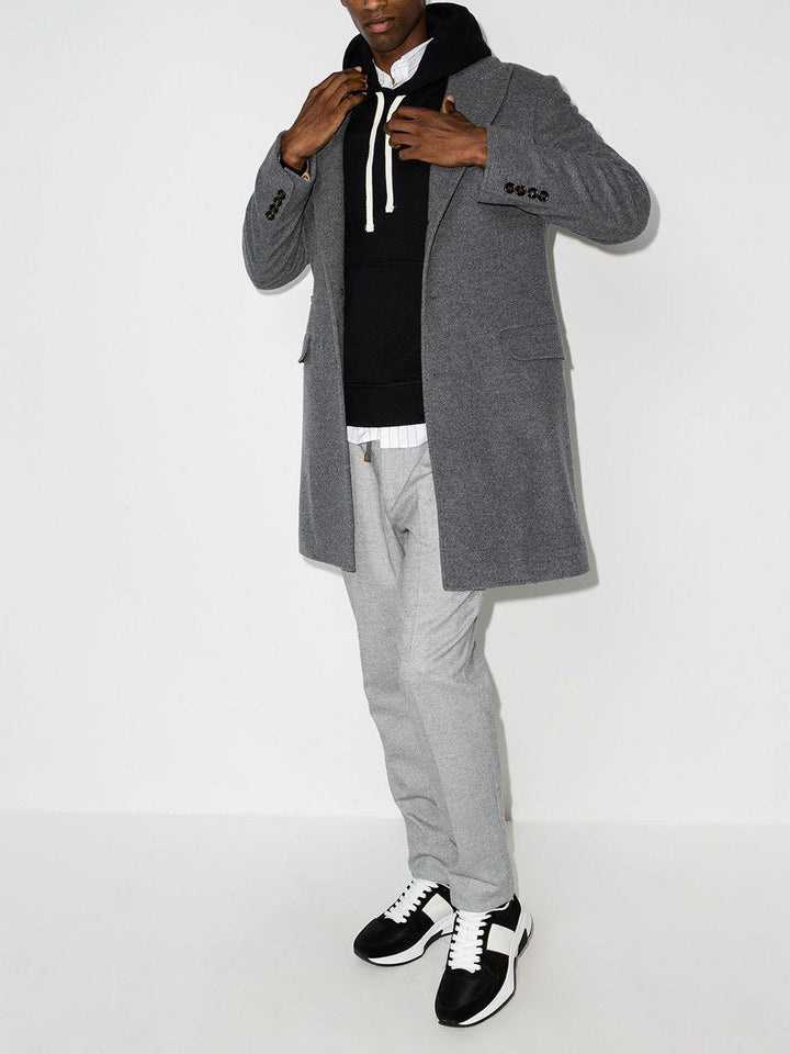 Hoodie nera con logo ricamato 