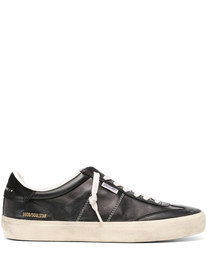 Sneakers nere