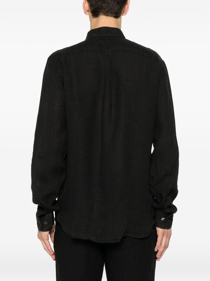 Camicia nera con taschino e cuciture a contrasto 