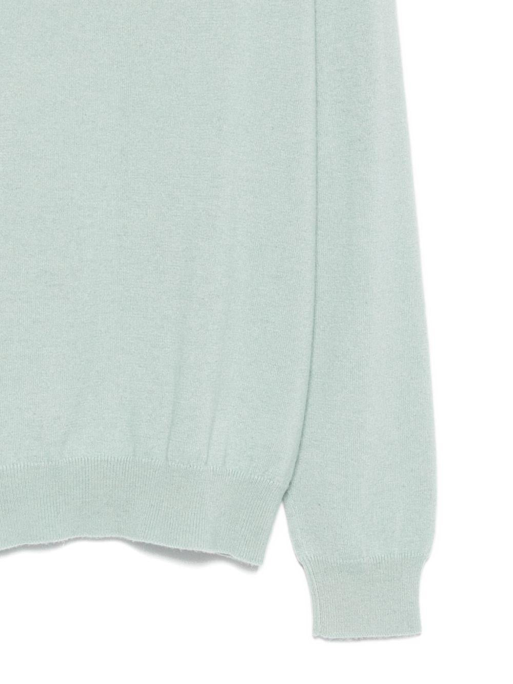Maglione verde salvia a collo alto 